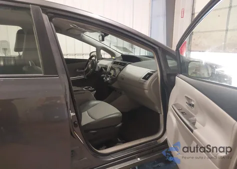 2015 Toyota Prius V Five z USA, uszkodzony, nr VIN JTDZN3EU4FJ031504